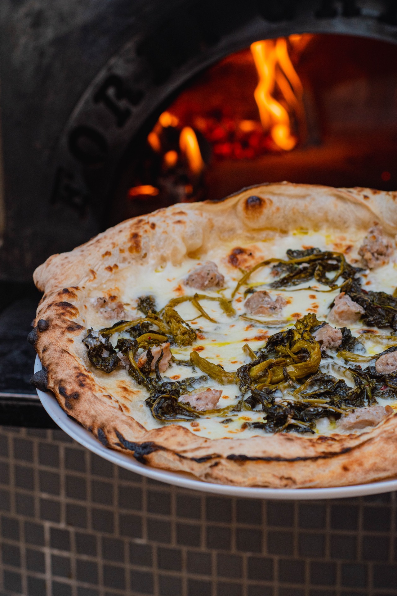 Pizza de Fame saliendo del horno